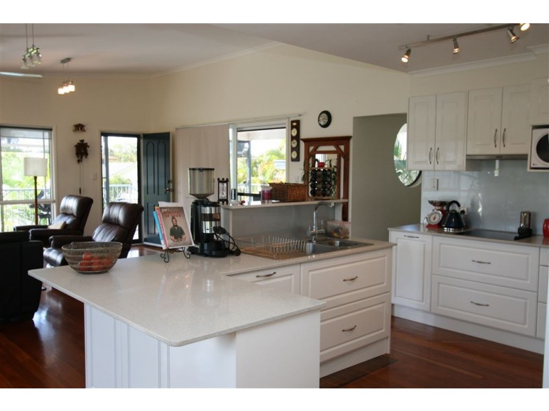 10 Elizabeth Batts Crt, Banksia Beach QLD 4507