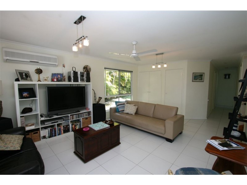 10 Elizabeth Batts Crt, Banksia Beach QLD 4507