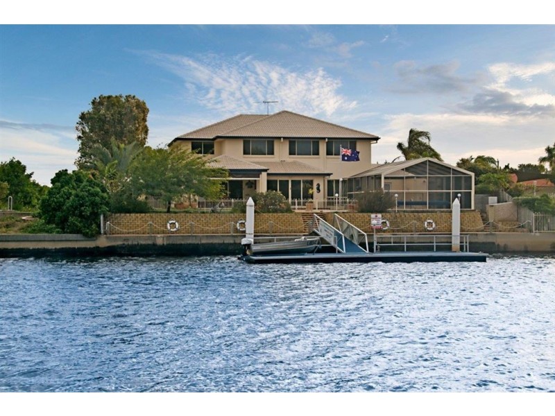 1 Castaway Ct, Banksia Beach QLD 4507