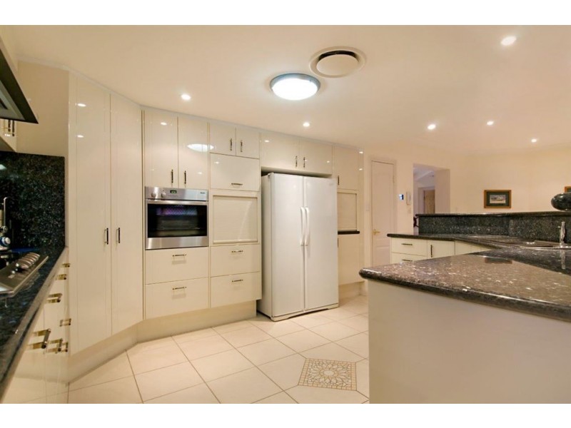 1 Castaway Ct, Banksia Beach QLD 4507