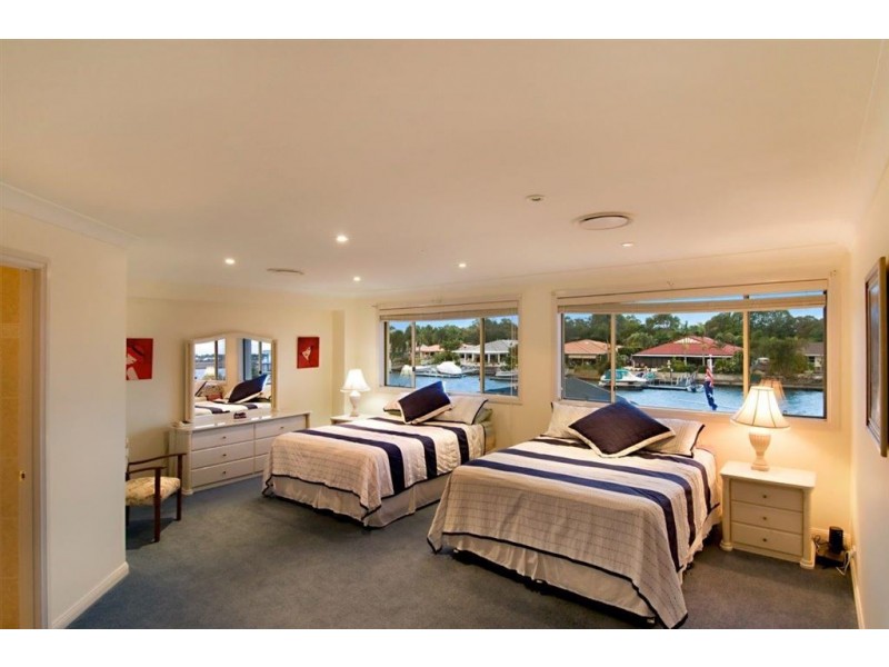 1 Castaway Ct, Banksia Beach QLD 4507