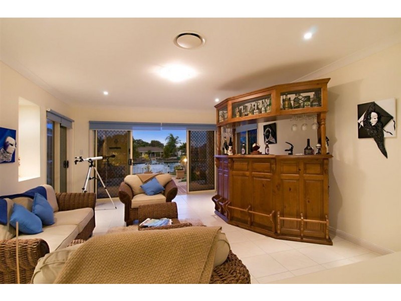 1 Castaway Ct, Banksia Beach QLD 4507
