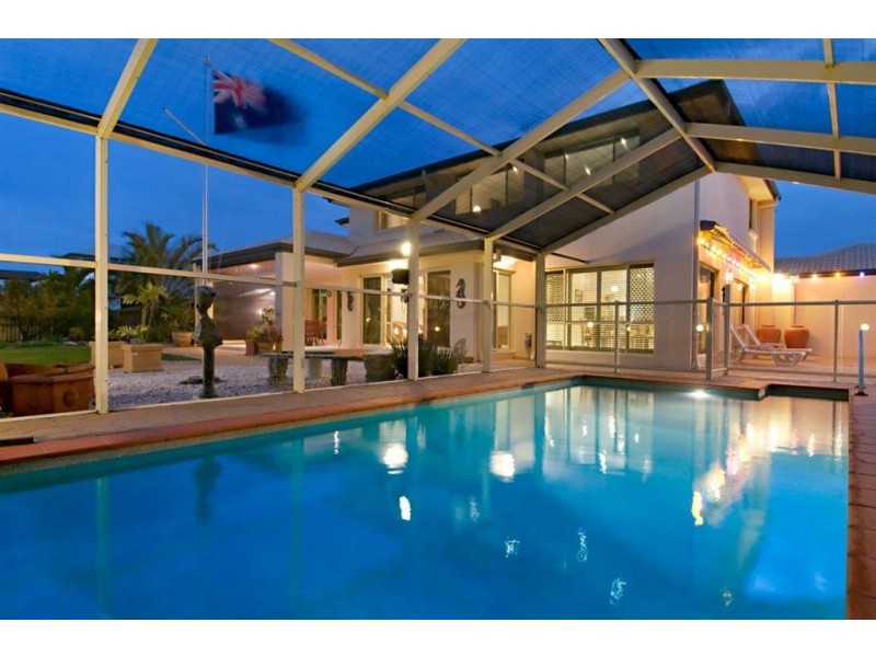 1 Castaway Ct, Banksia Beach QLD 4507