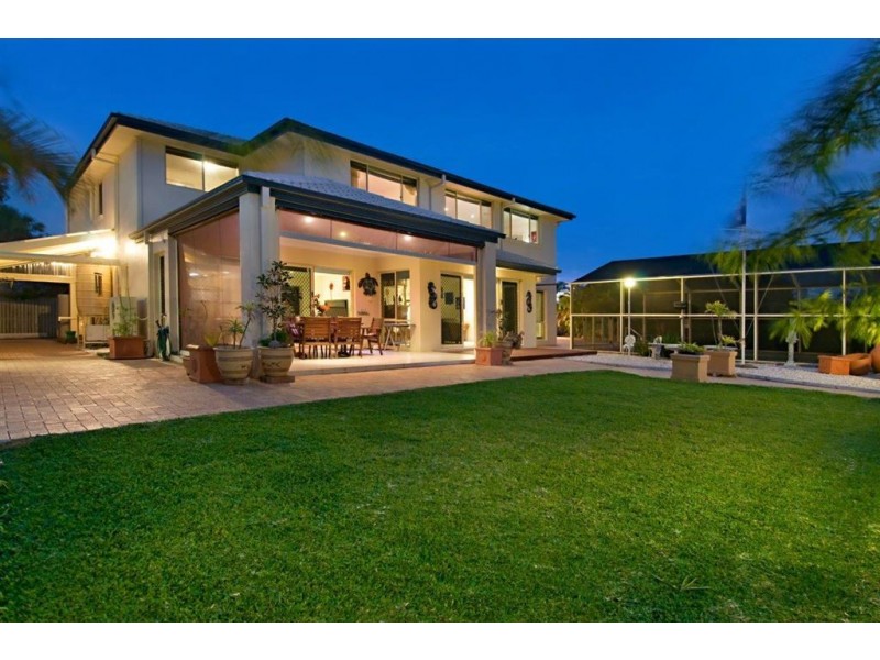 1 Castaway Ct, Banksia Beach QLD 4507