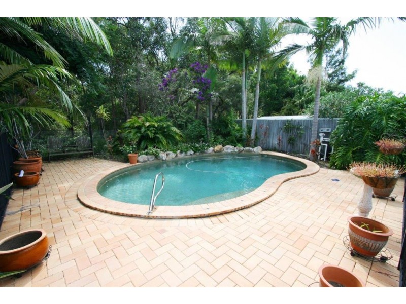 165 Endeavour Dr, Banksia Beach QLD 4507