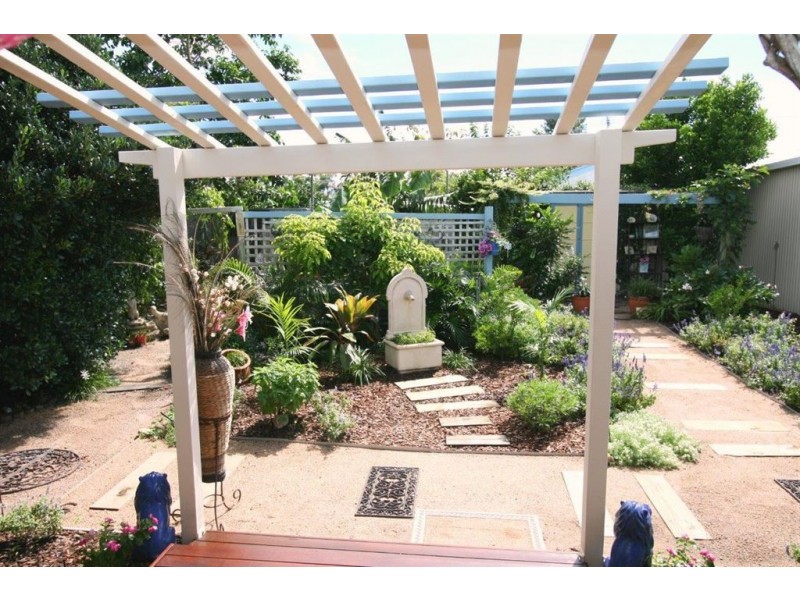 61 Spowers St, Bongaree QLD 4507