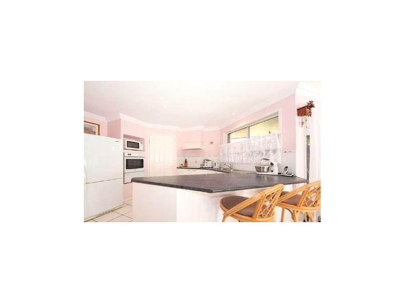 24 Seaforth St, Sandstone Point QLD 4511