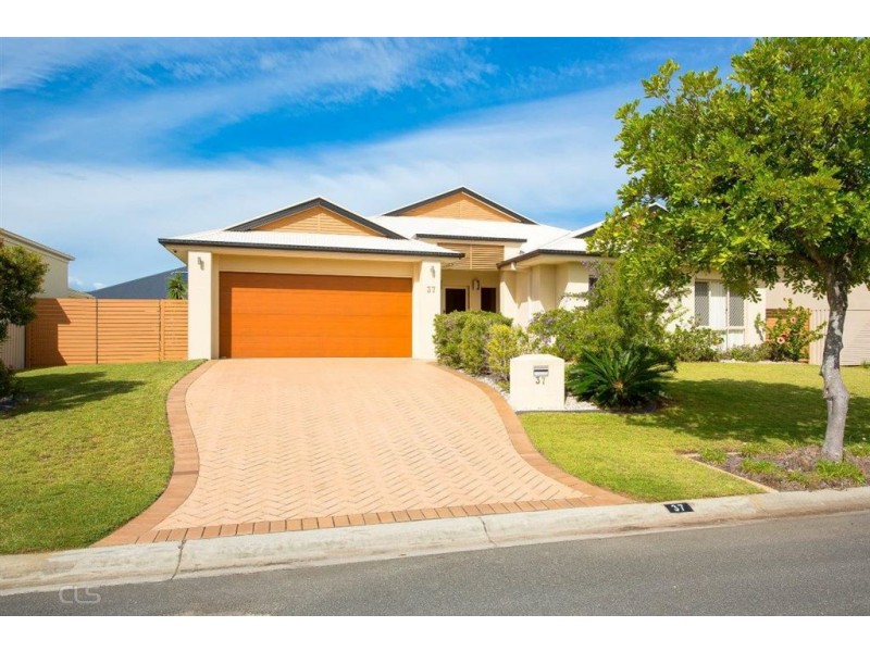 37 Raptor Pde, Banksia Beach QLD 4507