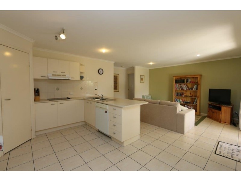 49 Seaforth St, Sandstone Point QLD 4511