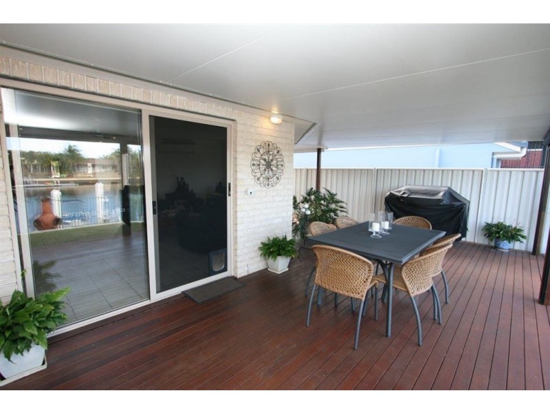 1/19 Bowsprit Cr, Banksia Beach QLD 4507