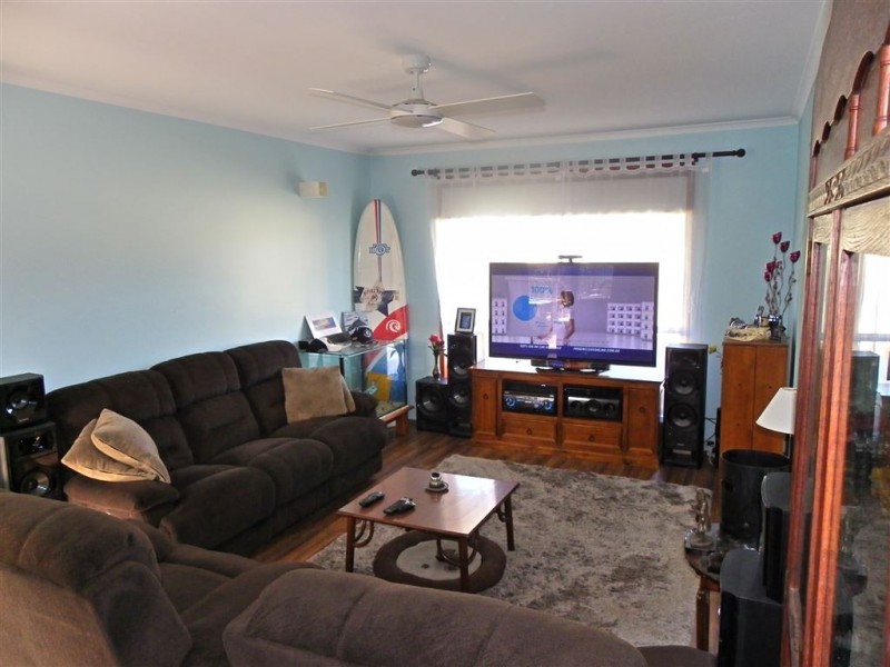 16 Hawaii Cres, Banksia Beach QLD 4507