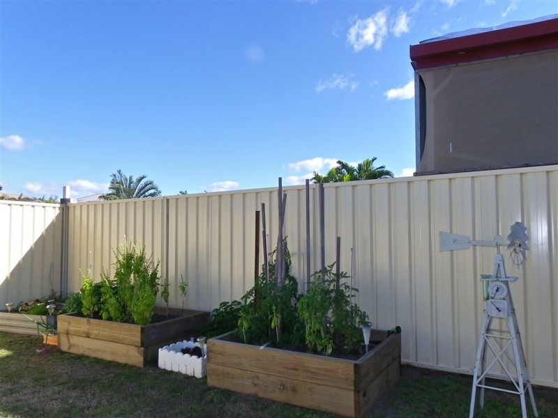 16 Hawaii Cres, Banksia Beach QLD 4507