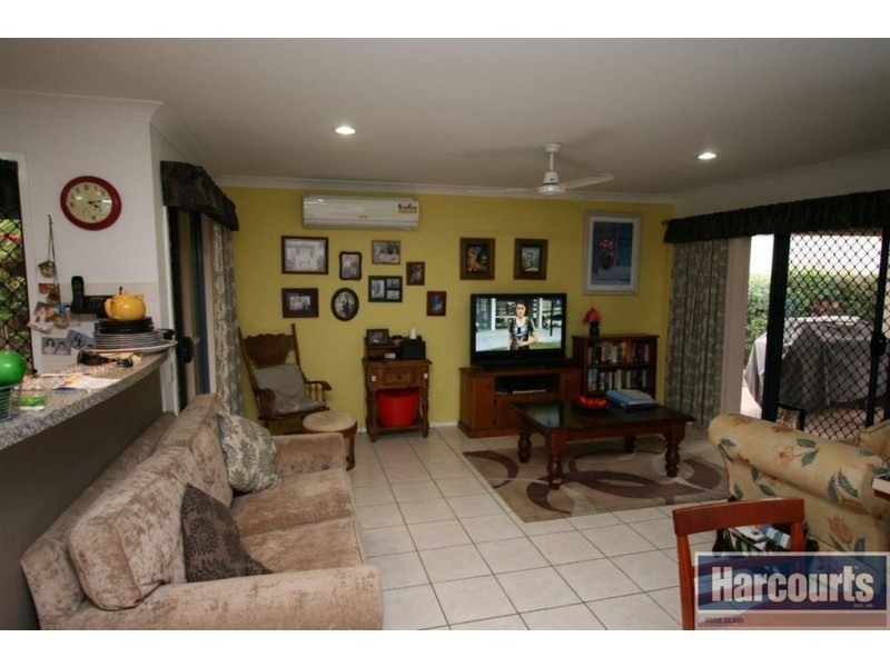 25 Reeders St, Sandstone Point QLD 4511