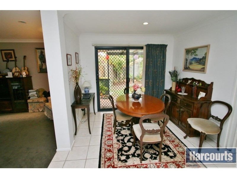 25 Reeders St, Sandstone Point QLD 4511