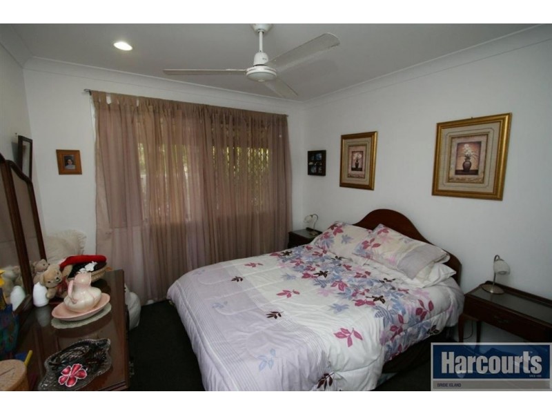 25 Reeders St, Sandstone Point QLD 4511