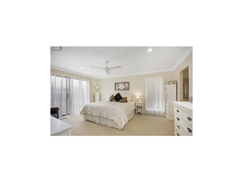 15 Sandheath Pl, Ningi QLD 4511