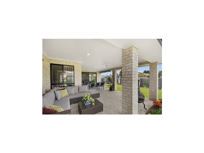 15 Sandheath Pl, Ningi QLD 4511