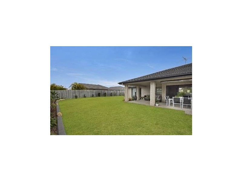 15 Sandheath Pl, Ningi QLD 4511