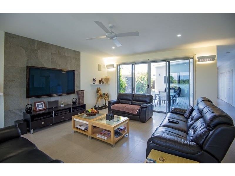 55 Dunebean Dr, Banksia Beach QLD 4507