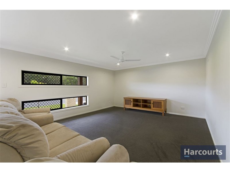 16 Sinclair Place, Ningi QLD 4511