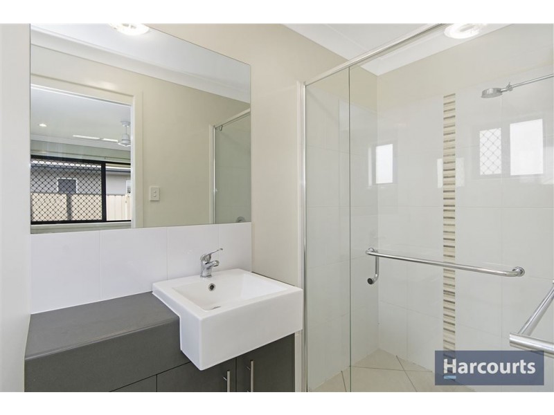 16 Sinclair Place, Ningi QLD 4511