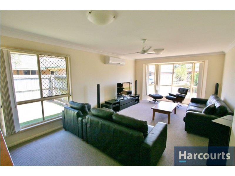 8 Smout Crt, Sandstone Point QLD 4511