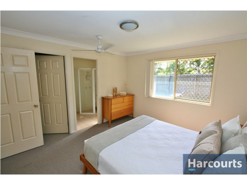 8 Smout Crt, Sandstone Point QLD 4511