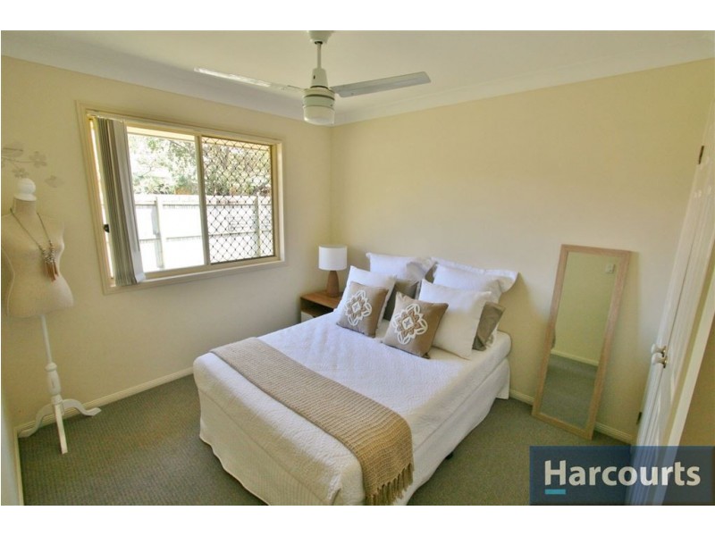 8 Smout Crt, Sandstone Point QLD 4511