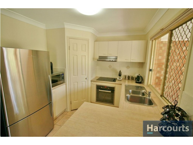 8 Smout Crt, Sandstone Point QLD 4511