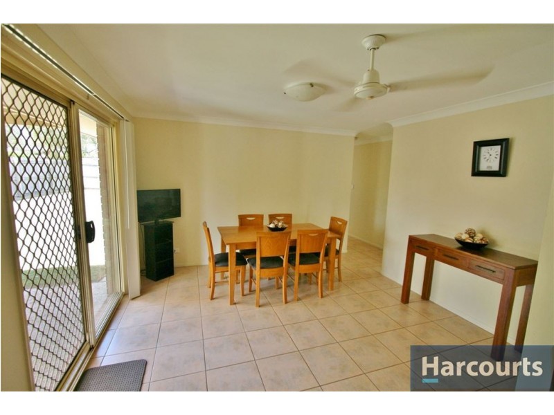 8 Smout Crt, Sandstone Point QLD 4511