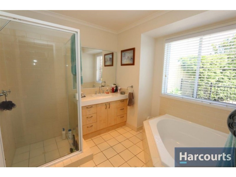 9 Keith Ct, Sandstone Point QLD 4511