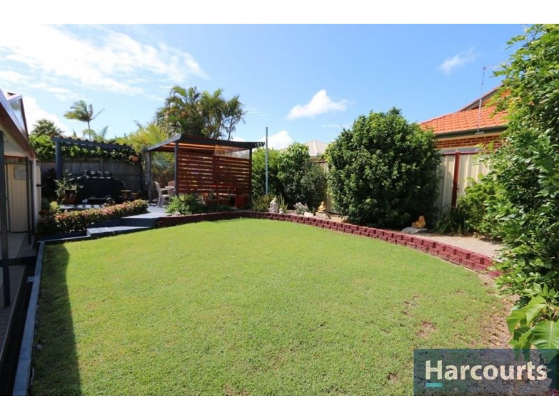 4 Trent Crt, Sandstone Point QLD 4511