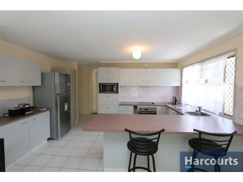 4 Trent Crt, Sandstone Point QLD 4511