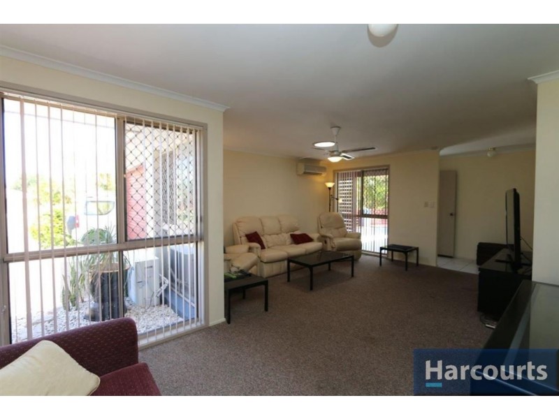 4 Trent Crt, Sandstone Point QLD 4511