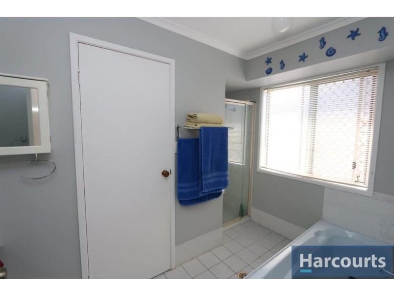 4 Trent Crt, Sandstone Point QLD 4511