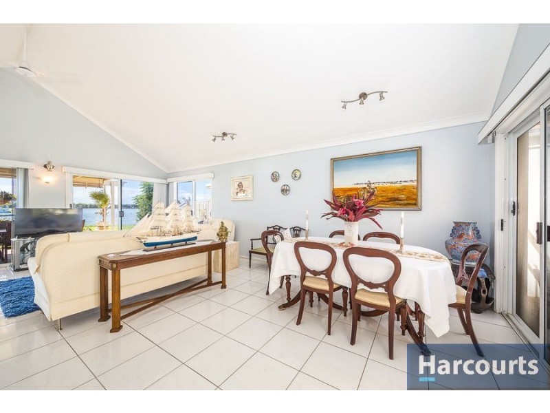 7/18 Spinnaker Dr, Sandstone Point QLD 4511