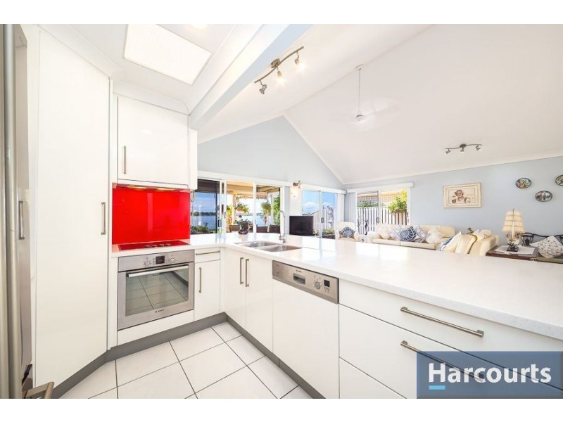 7/18 Spinnaker Dr, Sandstone Point QLD 4511
