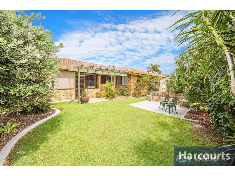5 Howard Ct, Sandstone Point QLD 4511