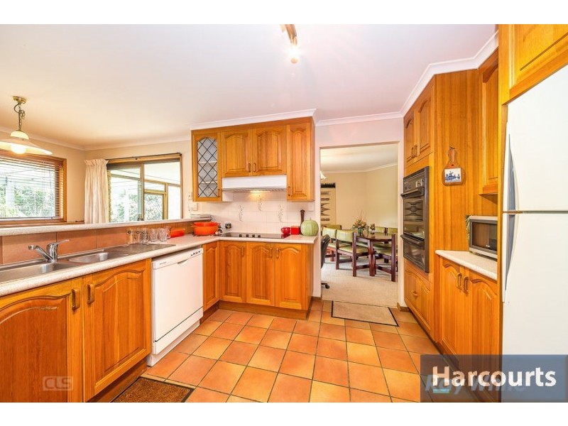 5 Howard Ct, Sandstone Point QLD 4511