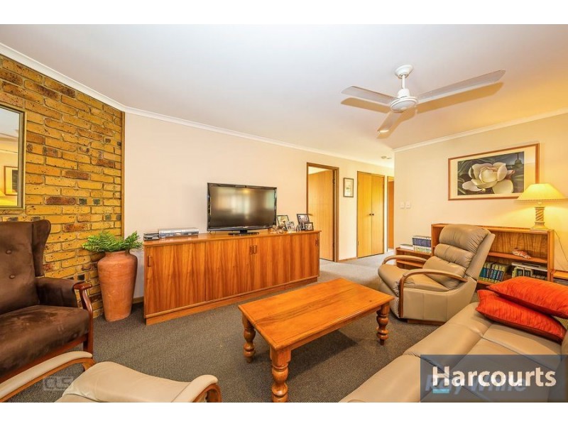 5 Howard Ct, Sandstone Point QLD 4511