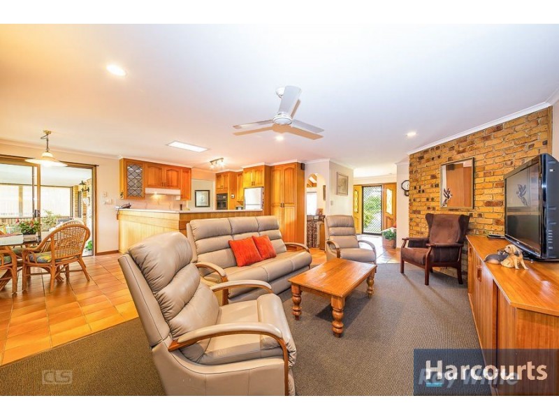 5 Howard Ct, Sandstone Point QLD 4511