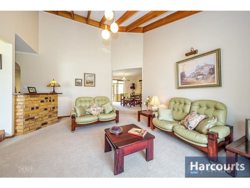 5 Howard Ct, Sandstone Point QLD 4511