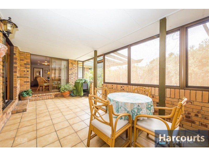 5 Howard Ct, Sandstone Point QLD 4511