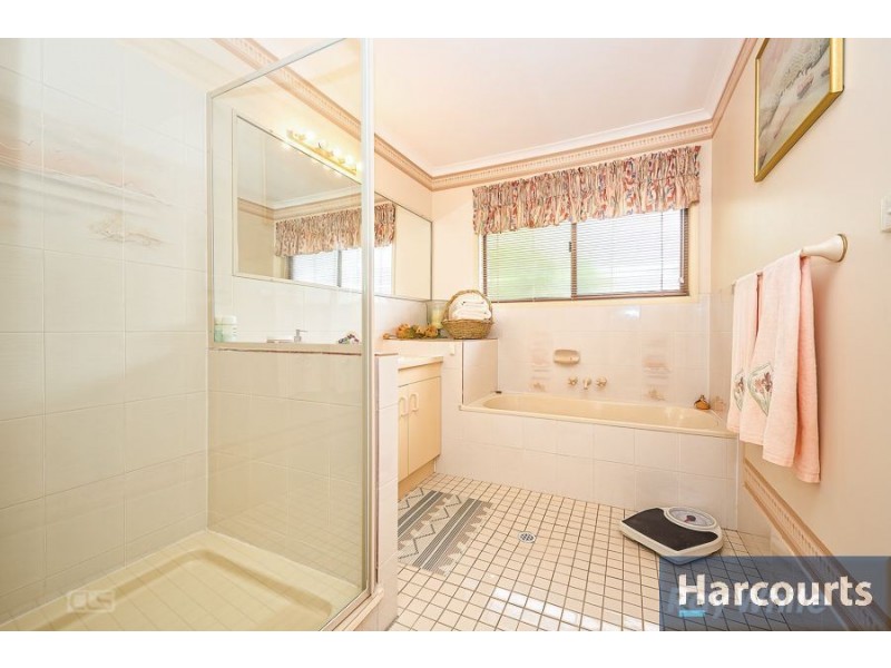 5 Howard Ct, Sandstone Point QLD 4511