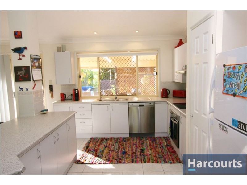 8 Tuna Crt, Sandstone Point QLD 4511