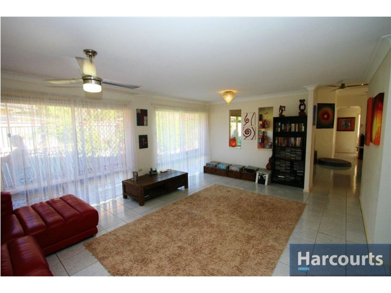 8 Tuna Crt, Sandstone Point QLD 4511