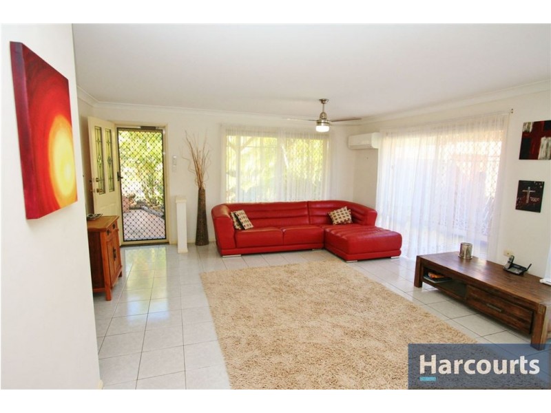 8 Tuna Crt, Sandstone Point QLD 4511