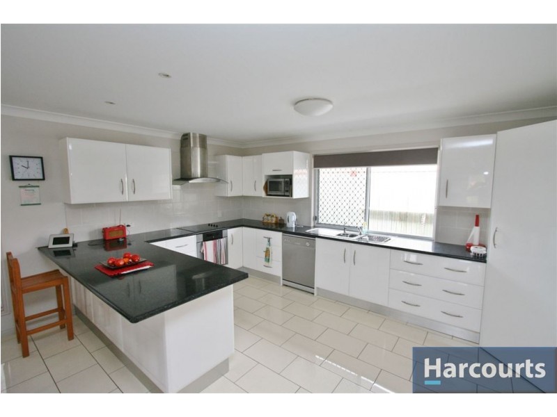 6 Clovelly Pl, Sandstone Point QLD 4511