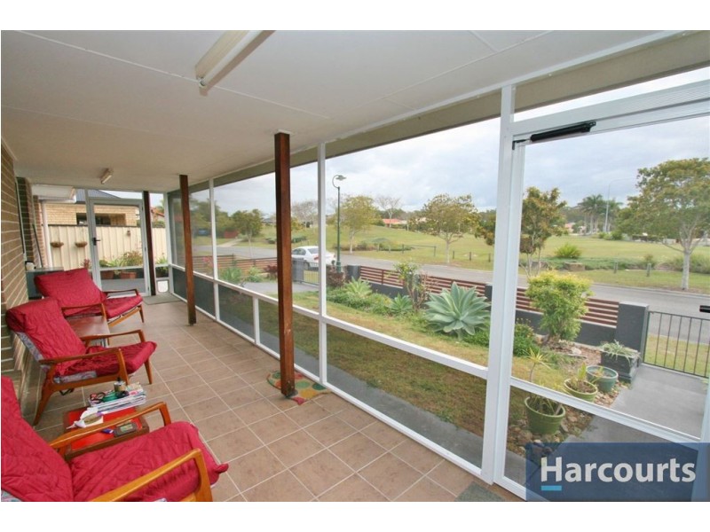 6 Clovelly Pl, Sandstone Point QLD 4511