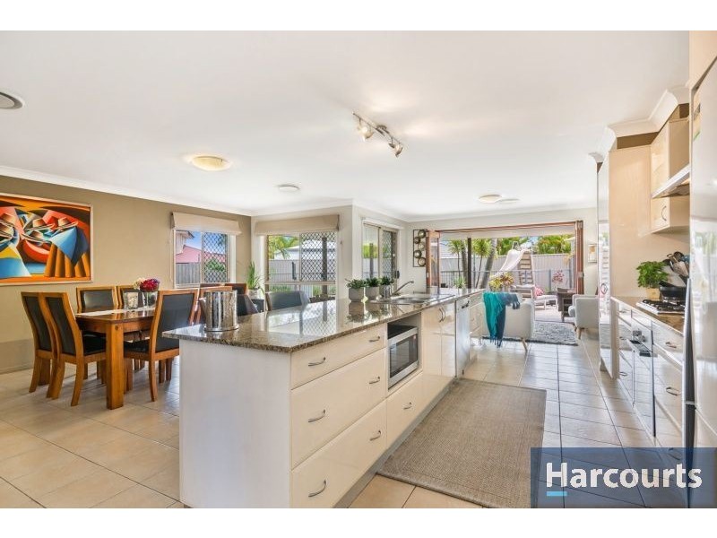 7 Genoa Pl, Banksia Beach QLD 4507
